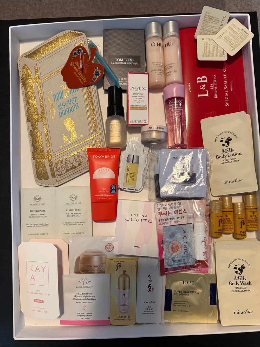 NEW Skincare/Makeup/Body sample bundle 26Y